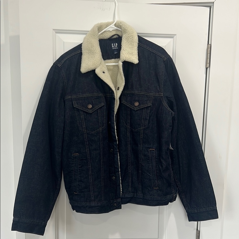 NEW WITH TAGS GAP Men's Black Denim Jacket with Cream Collar